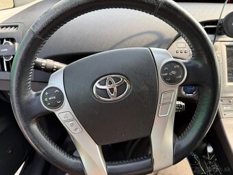 Toyota prius +LPG - 11