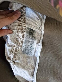 NOVE Guess fialova, hneda, cierna logovana bunda - 11