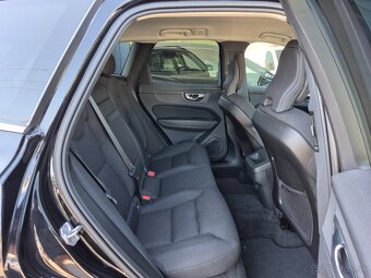 Volvo XC60 B4 Momentum AWD A/T - 11