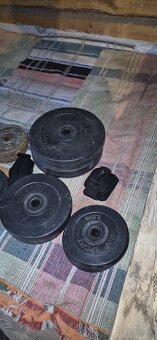 Predám fitness lavicku s 55kg závažím a jednoručky - 11