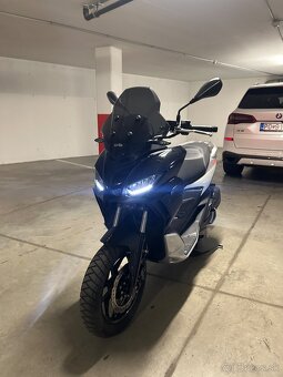 Aprilia SR GT 125 skúter - 11