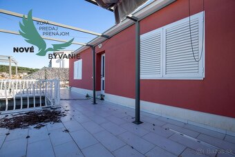 Exkluzívny dom v prvej rade s panoramatickým výhľadom na ost - 11