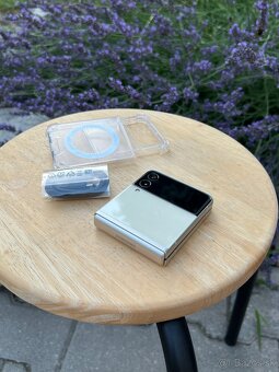 SAMSUNG GALAXY Z FLIP3 5G - 256GB - CREAM (Krémová) - 11