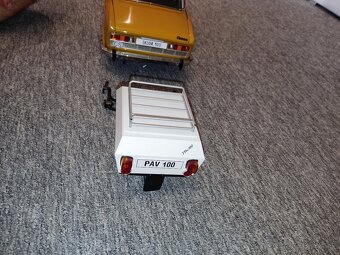 Model (poskladaný) Škoda 100 (DeAgostini 1:8) - 11