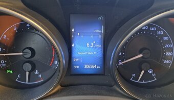 Toyota Auris 1,6 benzin, kup SR-2018,slusna vybava - 11