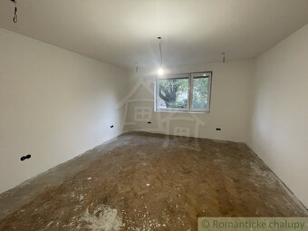 Trojizbový rodinný dom v kľudnej časti mesta Šurany - 11