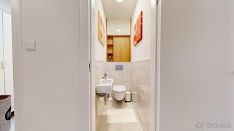 Krásny 3izb.byt v úplnom centre v oplotenom areáli s vlastný - 11