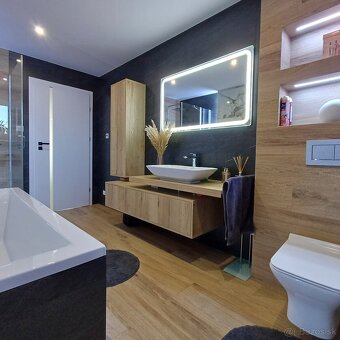 Predaj priestranného rodinného domu so záhradou a pozemkom - 11