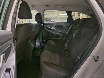 Hyundai i30 combi family 1.5i DPi 81kW 48000km facelift CW - 11