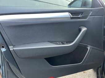 Škoda Superb 2.0 TDI SCR Live DSG - 11