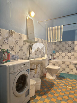 Reality KOMPLEX s.r.o.,Vám ponúka starší 4 izbový rodinný - 11