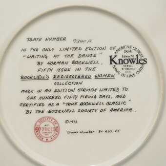 Séria vintage porcelánových tanierov zo života žien - 11