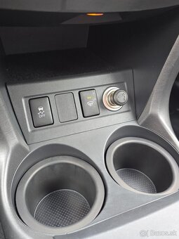 Toyota RAV4 2.0 benzín 2WD 9/2011 pôvod SR - 11