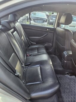 Toyota Avensis T25 2.0 85 kW - 11