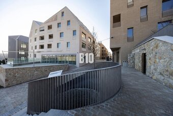 Nadštandardný 1-izbový byt v projekte Vydrica s výhľadom na  - 11