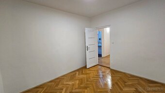 NA PREDAJ Slnečný priestranný 2-izbový byt 54 m², Železníky - 11