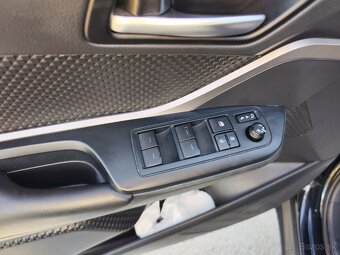 Toyota C-HR 1.8 Hybrid E-CVT rok 2021 - 11