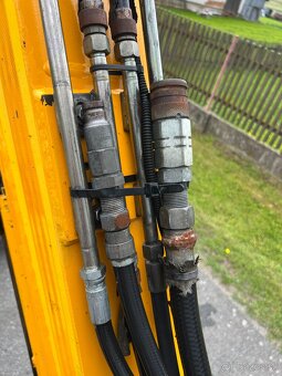 Minibagr JCB 802.4 / 2x lžíce / 2,5t / 2005 - 11