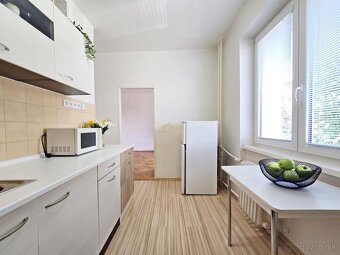 3-izb TEHLOVÝ byt (65m²) s krásnymi parketami / Rastislavova - 11