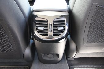 HYUNDAI i40 Business 1,7 CRDi 104 kW A/T - 11