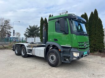 Hákový nosič kontajnerov Mercedes Benz Arocs 6x4 – 2016 - 11