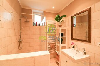 Kompletne zrekonštruovaný priestranný 5-izbový rodinný dom v - 11