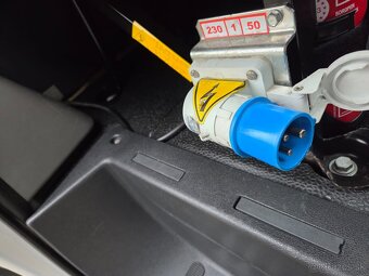 Predám chladiarenské auto dodávku Renault Master - 11