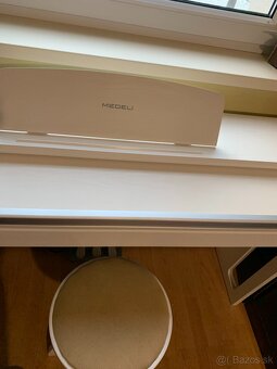 Digitálne piano Medeli UP81/WH - 11