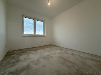 NOVOSTAVBA - ZLATÉ MORAVCE - 11