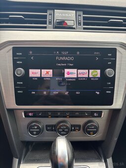 Volkswagen Passat Variant 2.0 TDI EVO Elegance DSG - 11