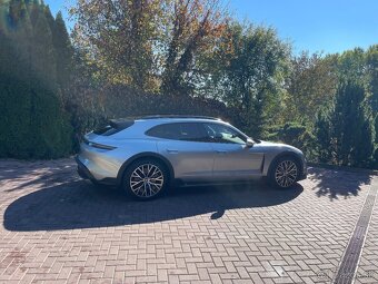 PORSCHE Taycan Cross Tourismo 4 - 11