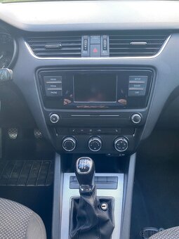 Škoda Octavia 1.6 TDI Elegance Max R.V.2015 - 11