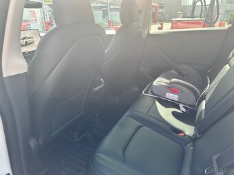Predám Teslu Model Y RWD LFP batéria, tažné zariadenie - 11