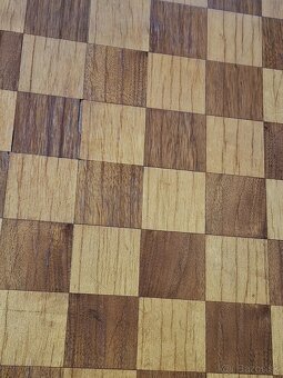 Predám starožitný intarzovaný šachový hráčský stolík 80cm x - 11