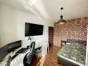 Na predaj moderná štýlová novostavba s garážou a pozemkom - 11