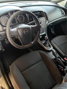 Opel Astra 1.4 benzín 2010 - 11