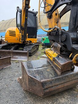 JCB 8055 zts +  Engcon, centralne mazanie - 11