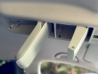 Volkswagen Touran 2.0 TDi DSG Highline - 11