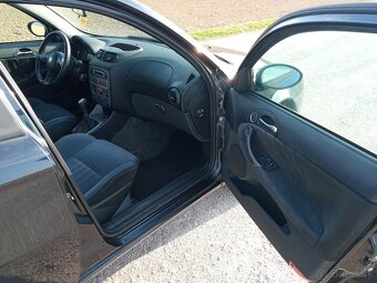 Predám Alfa Romeo 147 1.6 benzín 77kw  r.v.2008 - 11
