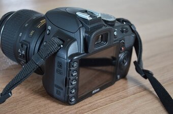Nikon d3100 s VR objektivom nikkor 18-55 AF 6tis. snimkov - 11