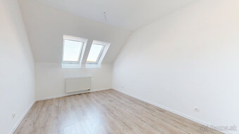 POLIANKY / Priestranný 3-izbový byt s loggiou a kuchynskou l - 11