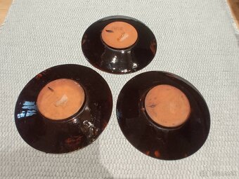 Starožitná drevená selská polica + pozdišovská keramika - 11