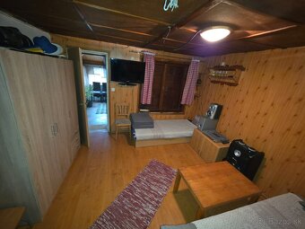 Krásna záhradka s útulnou chatou - 11