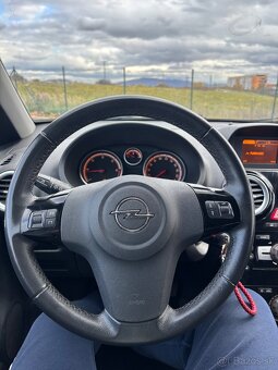 Opel Corsa 1.3 CDTI – klima, tempomat, polokoža - 11