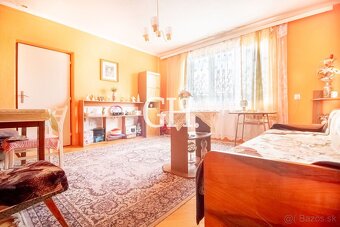 Rodinný dom na rekonštrukciu s rovinatým pozemkom 800 m² – s - 11