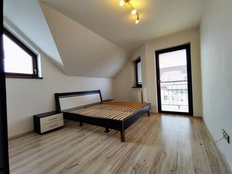 VÝHODNÁ KÚPA - SAMOSTATNÝ RODINNÝ DOM S GARÁŽOU - 11