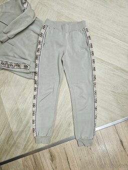 Guess zelena a svetla khaki logovana teplakova suprava - 11