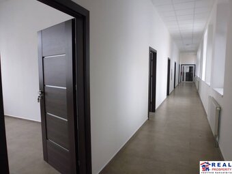 MASARYKOVA: VOĽNÉ NEBYTOVÉ priestory s UMÝVADLOM cca 23 m2 - - 11