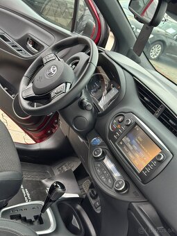 Toyota Yaris 1.5 Hybrid e-CVT - 11