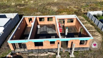 Samostatný rodinný dom s garážou na pozemku 600m2 - Vinosady - 11